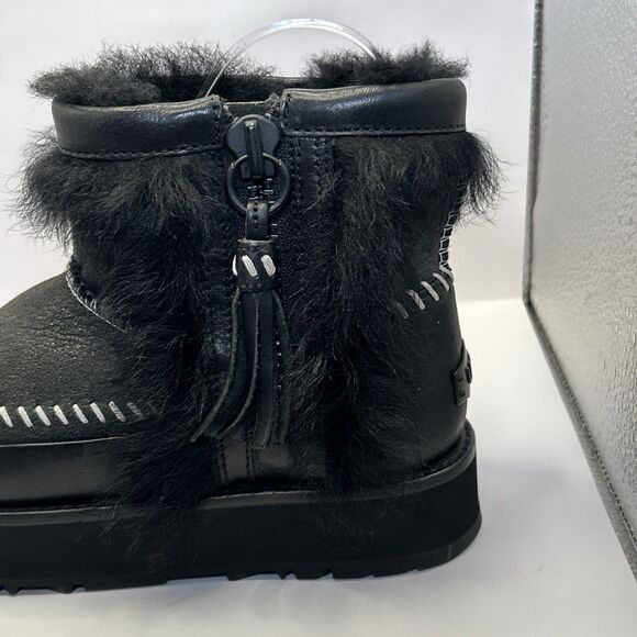 UGG Fluff Punk Women’s Boots Black Size 6 Platform Sheepskin Lined STORE MODEL - Picture 5 of 16